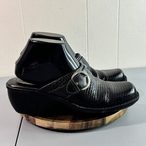 Clarks Black Leather Embossed Wedge Clogs Slip On Buckle Women Shoes Size 8.5